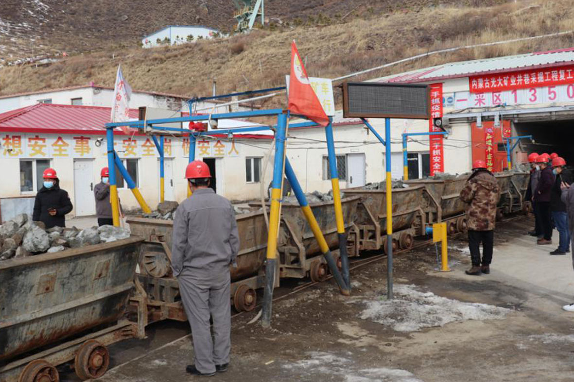 ��������ֱ������ҵ����300�׵ĸ�������